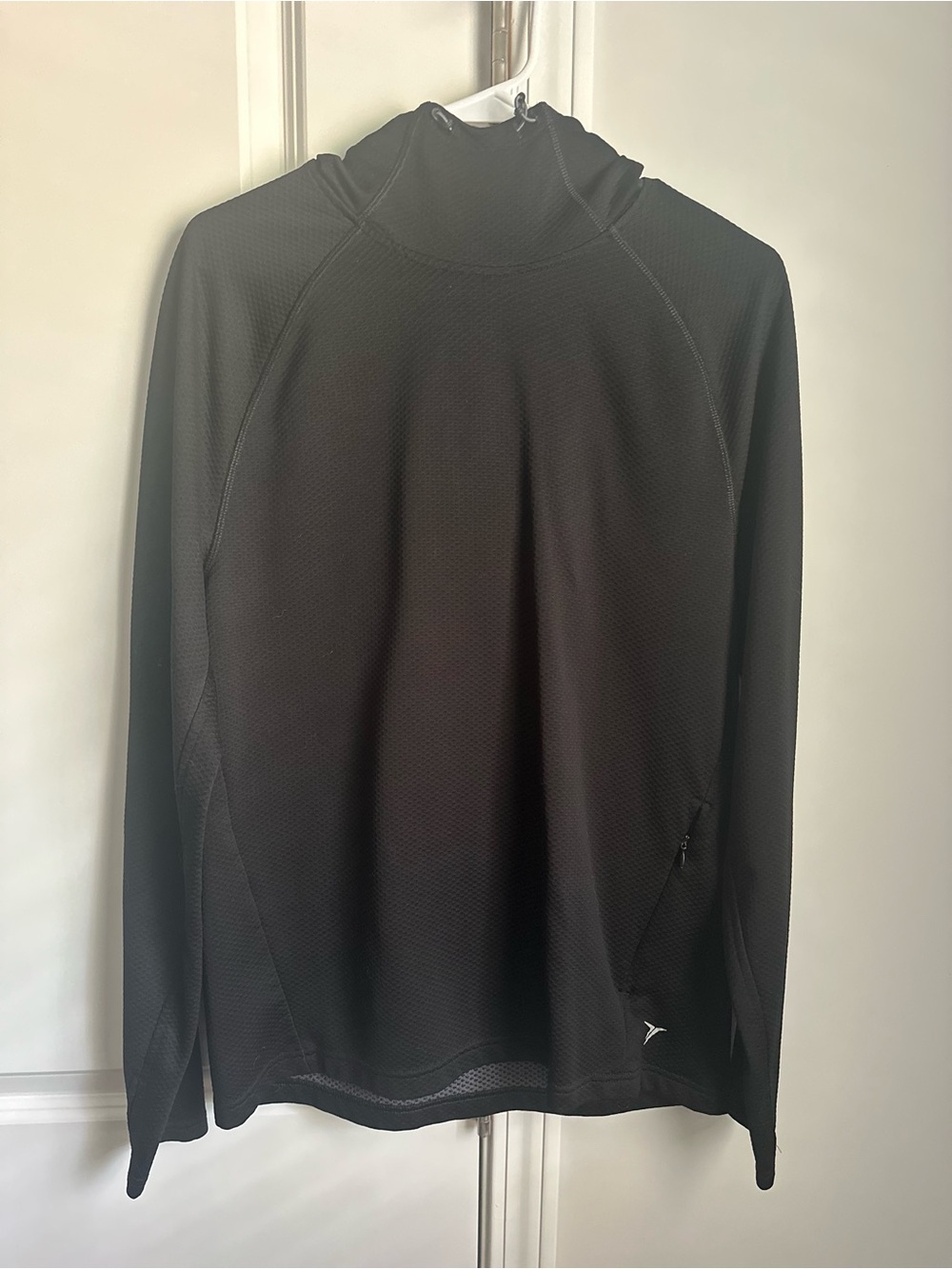 Old Navy Black Performance Hooded Long-Sleeve Pullover